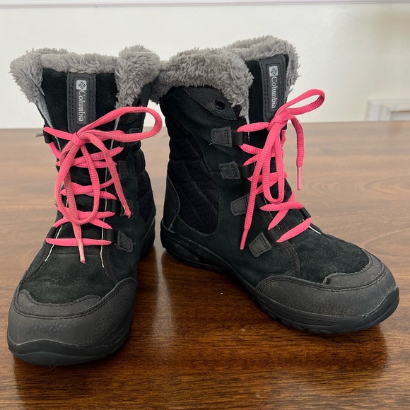 Columbia Other - Columbia snow boots